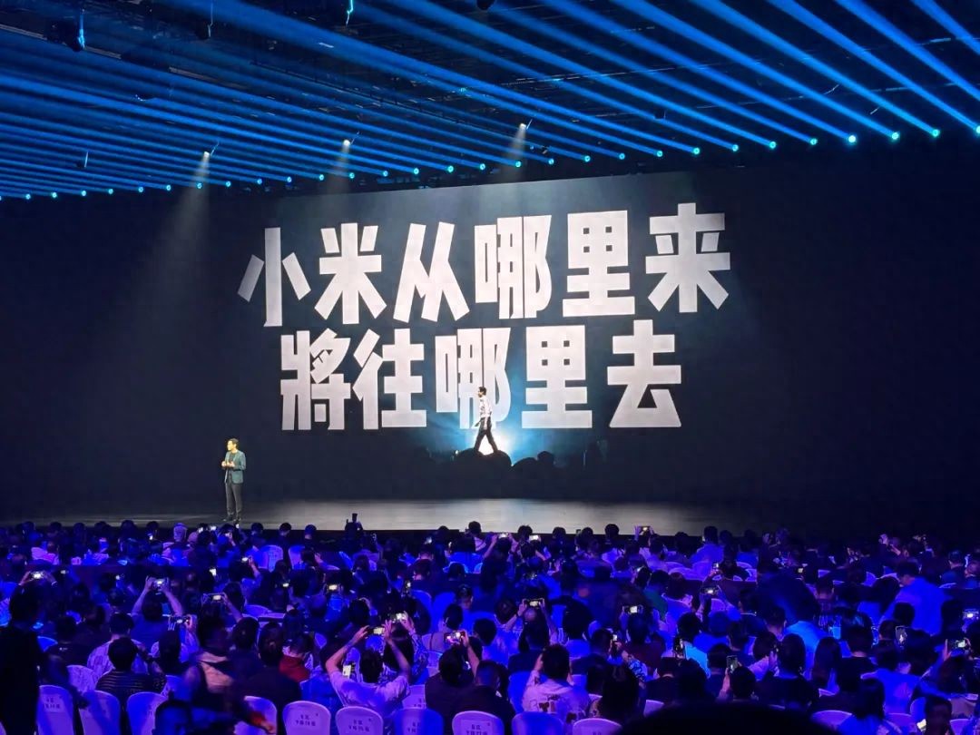 雷军亮相“小米15周年战略新品发布会”