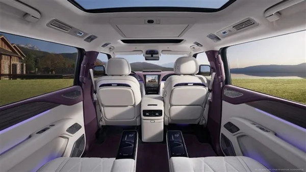 比亚迪售价超百万的豪华SUV！仰望U8L内饰官图公布：一深一浅