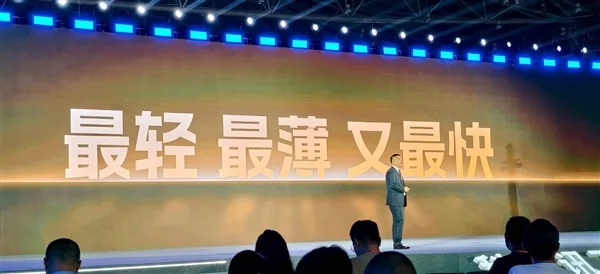 首款搭载本地大模型办公本来了！科大讯飞X5正式发布：4999元起