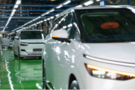 小鹏汽车首个海外智造基地正式投产，首台印尼本地化生产X9交付