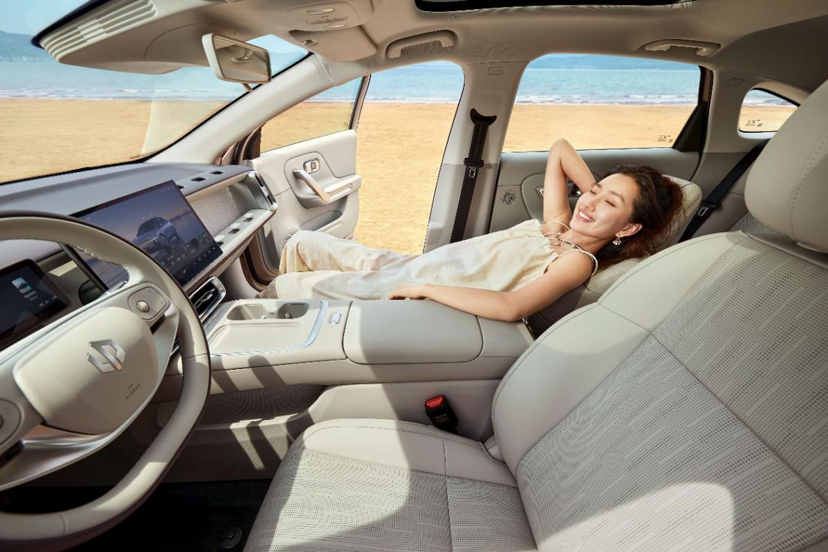 精准阻击小鹏MONA M03 零跑B01 650激光雷达版仅需11.98万元