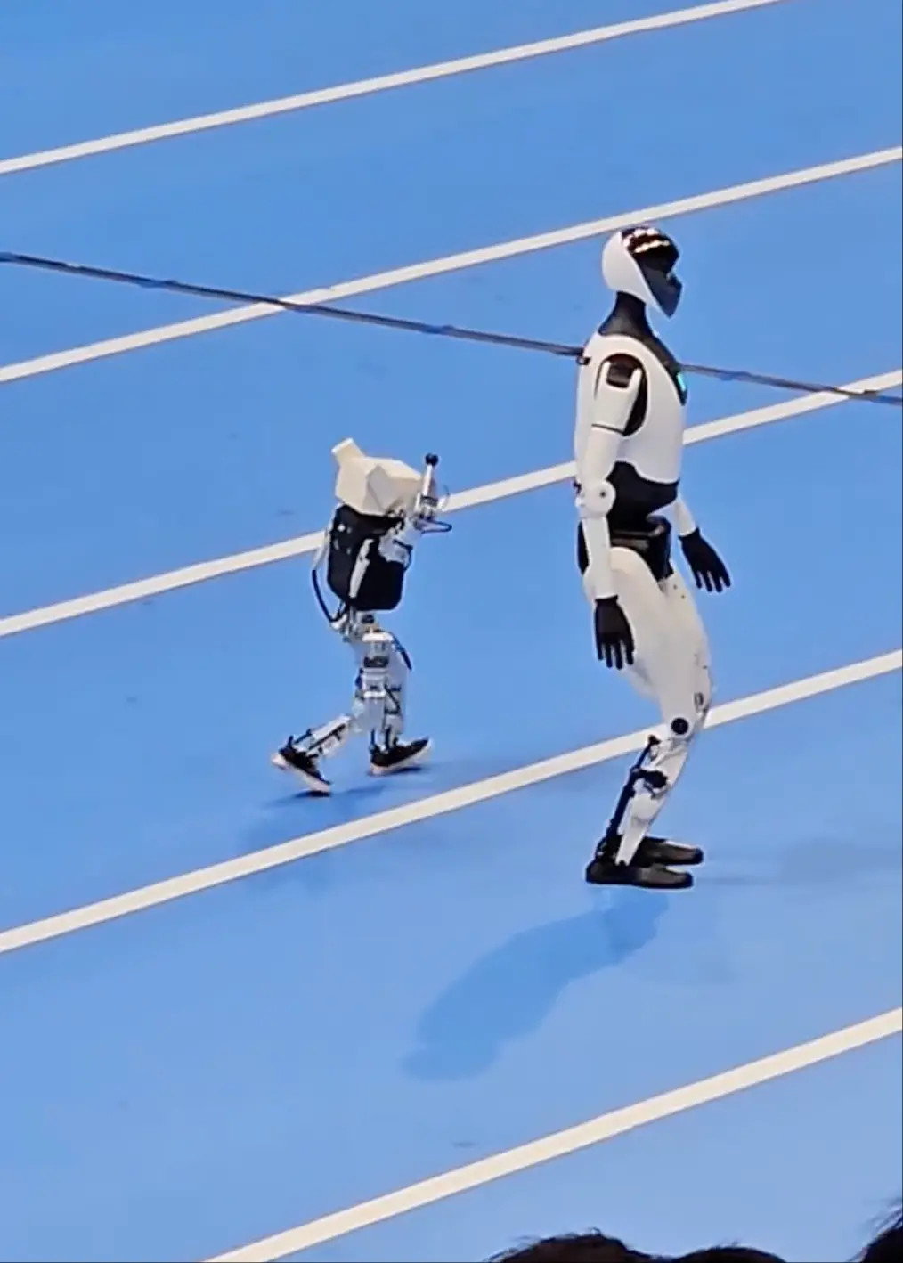 绕场打招呼、扮演兵马俑、打拳热身&hellip;这届机器人运动员太能整活了