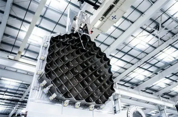 SpaceX第三代星舰亮相 新型格栅翼设计曝光