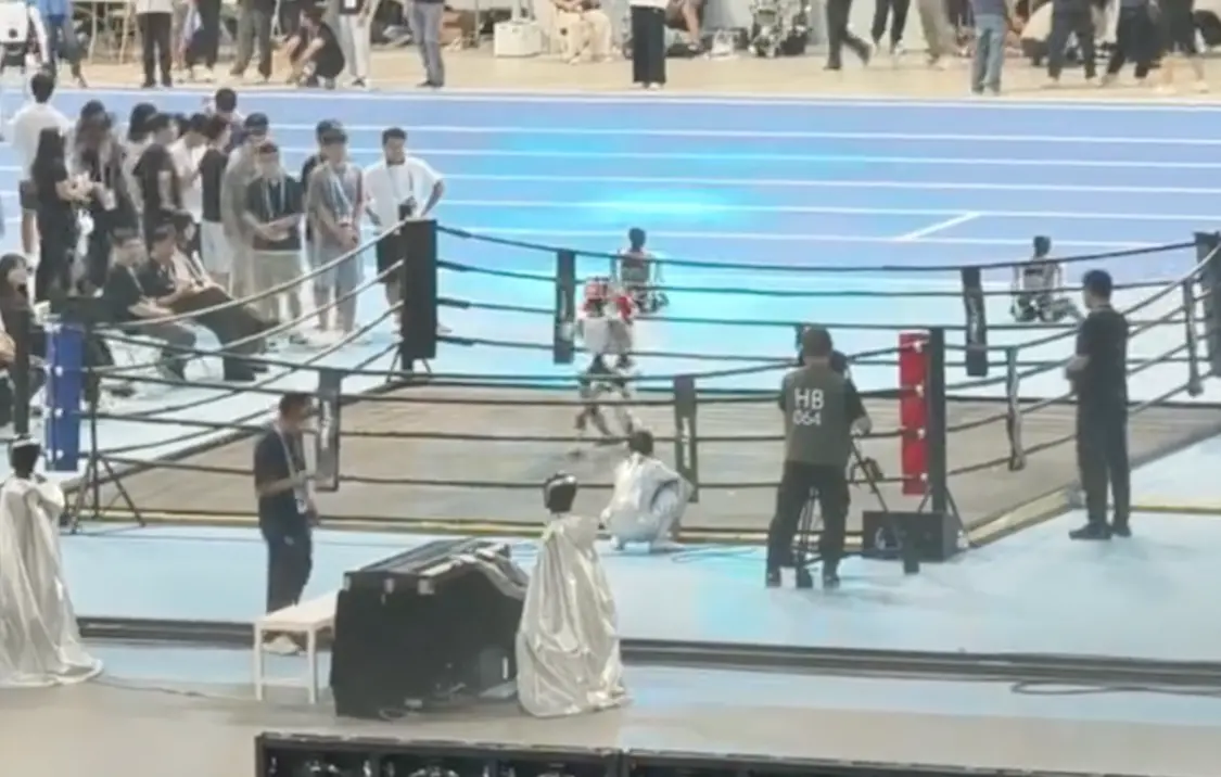 绕场打招呼、扮演兵马俑、打拳热身&hellip;这届机器人运动员太能整活了