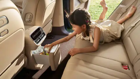 全新问界M7内饰揭晓：16.1英寸中控屏 主驾零重力座椅