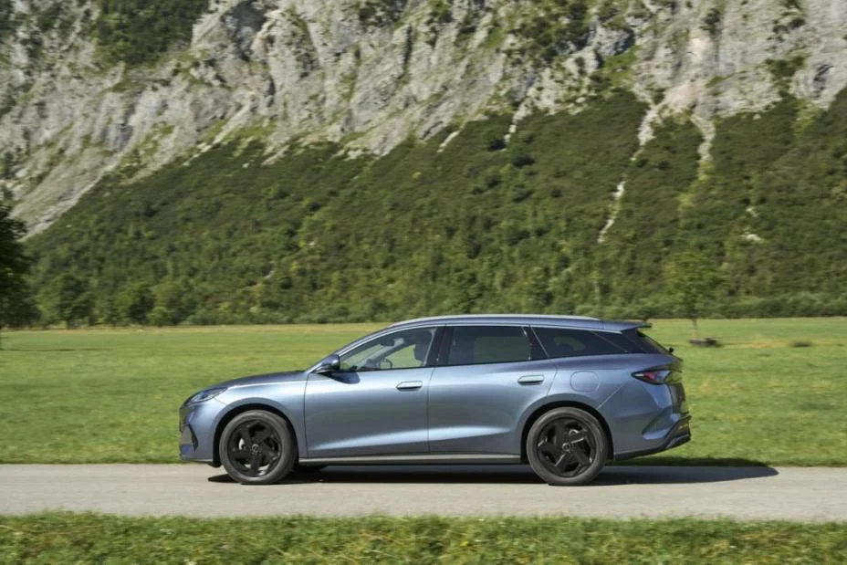 比亚迪首款旅行车海豹06 DM-i旅行版曝光，欧洲市场首发